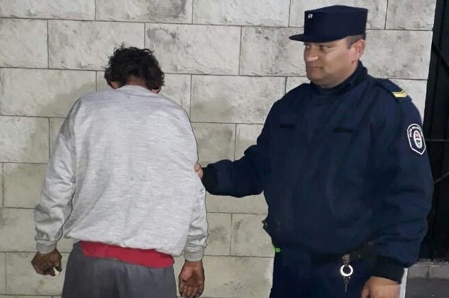 Hace instantes: Detienen a un hombre por robar una despensa