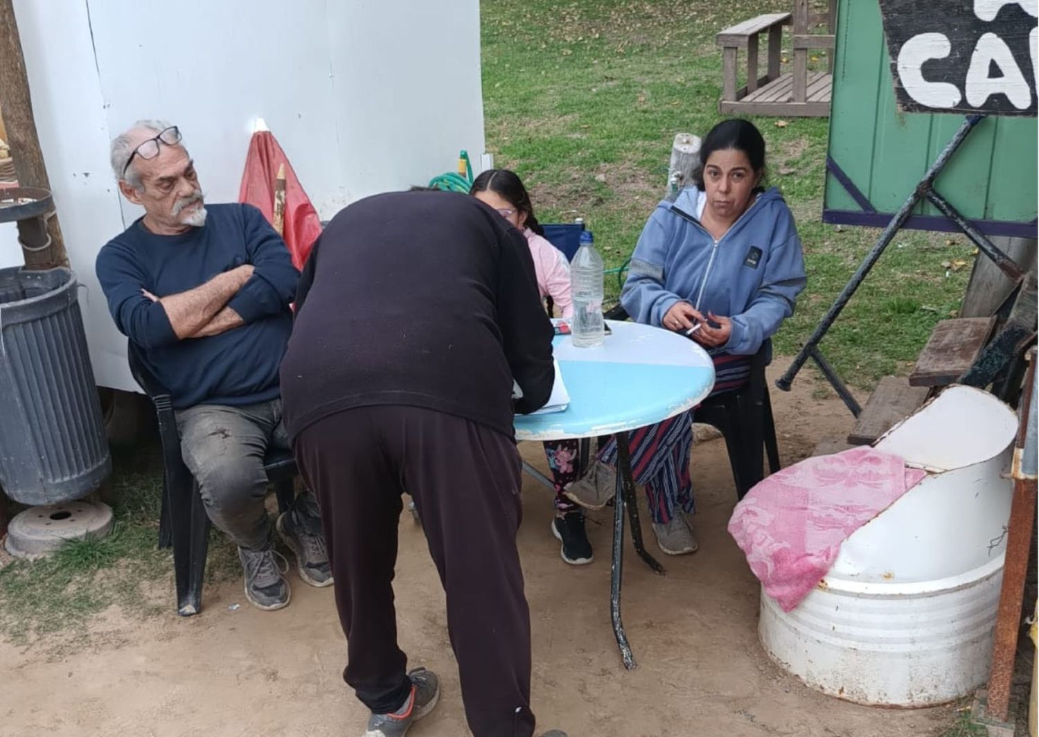 Vecinos de Vuelta de Obligado.