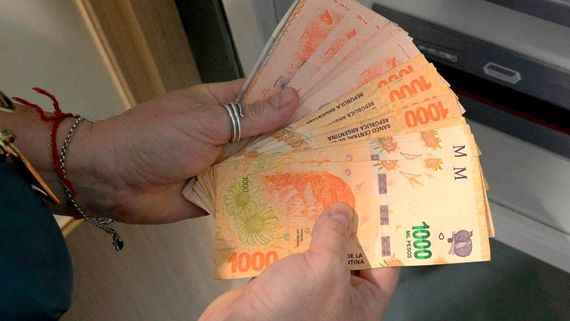 Pagarán un bono de $ 20.000 a trabajadores que reciben prestaciones por desempleo