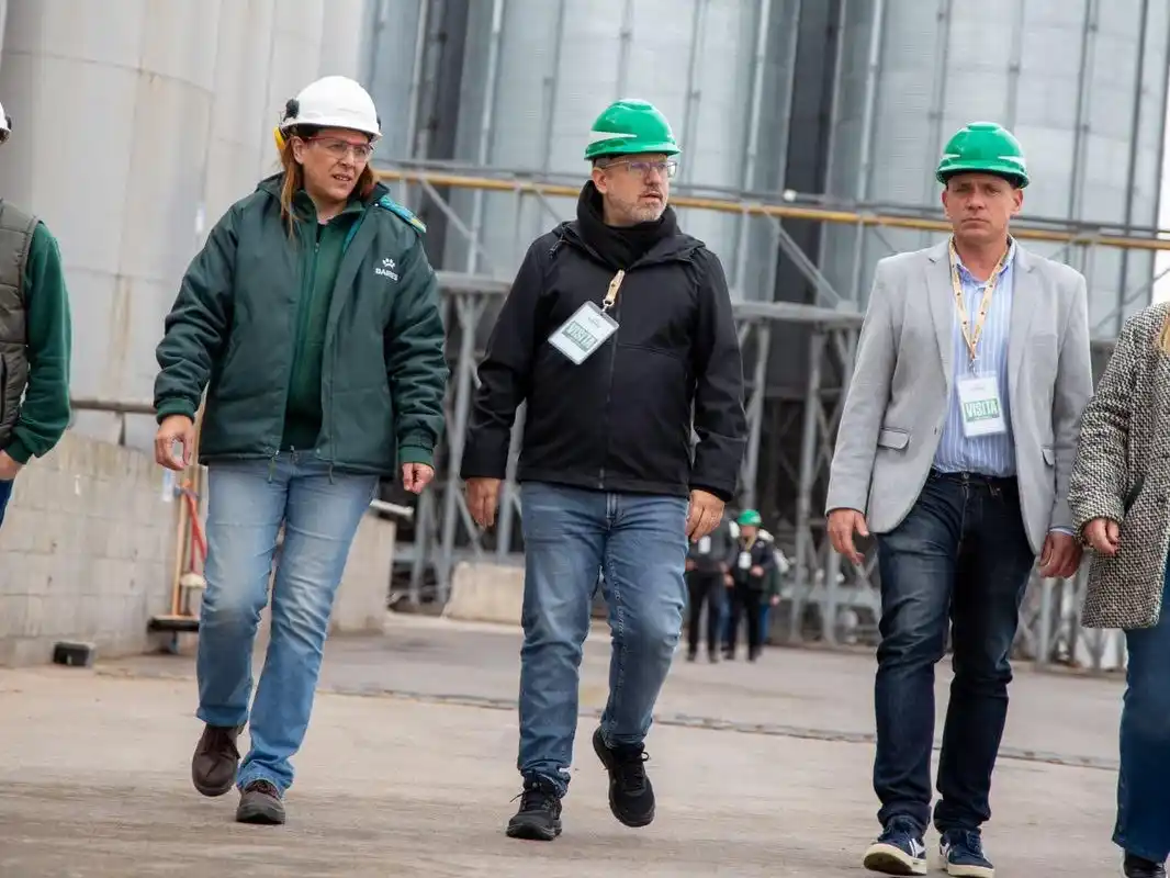 Valenzuela en Las Heras y Navarro: "Vamos a pintar la Provincia de violeta"