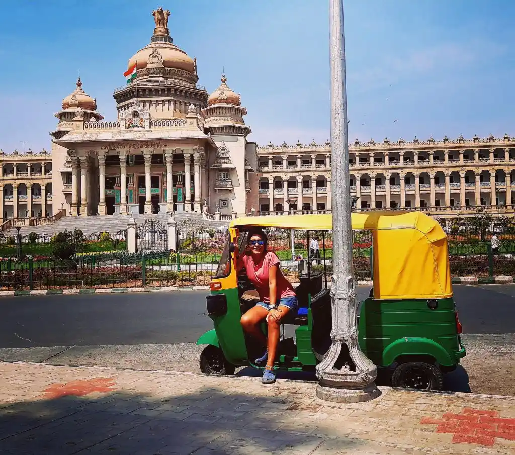 Alejandra Díaz, una tandilense con alma aventurera que conoció el amor en India 