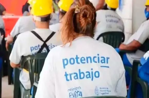 Potenciar Trabajo: el Gobierno canceló más de 22.000 planes por viajes al exterior