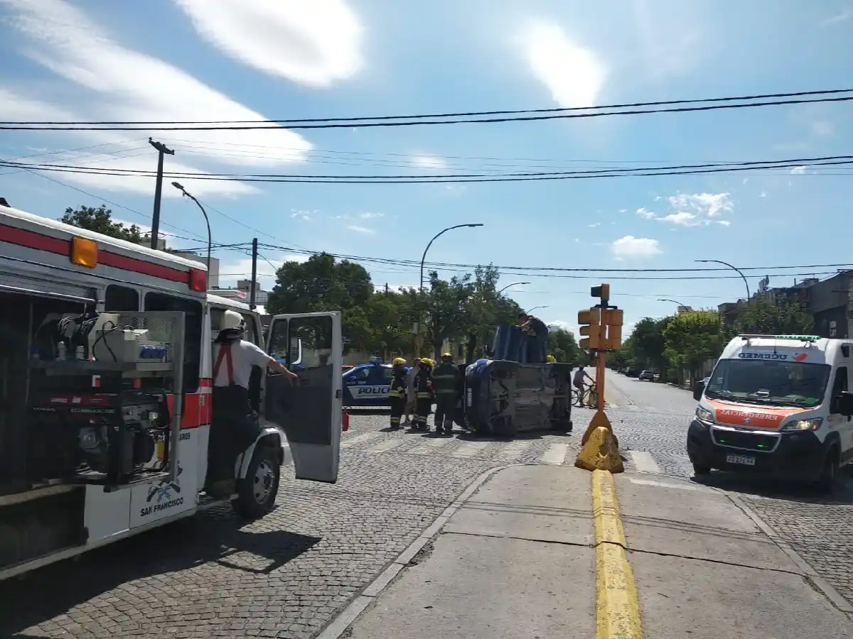 “¿Mojón culpable?”: proponen cambiarlo por un cilíndrico para evitar más accidentes 