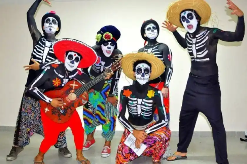 La Chilanga Banda regresa a los escenarios para celebrar sus 15 años con un show que fusiona rock, teatro y fantasía