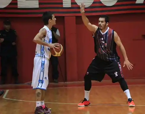 Central visita a Regatas en el inicio de la segunda rueda