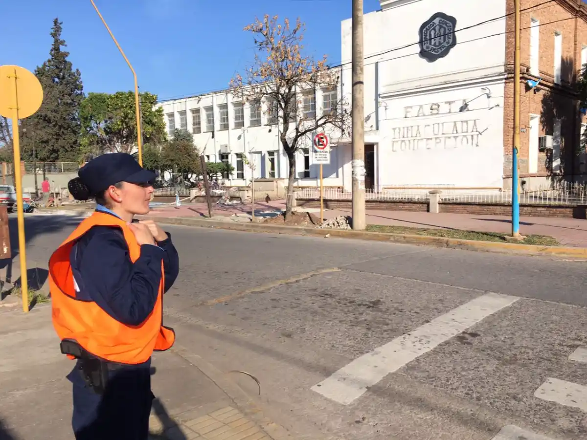  La Policía Barrial ya camina las calles de San Francisco