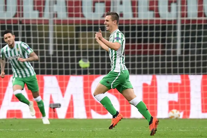Un golazo de Lo Celso en  el triunfo de Betis en Milán