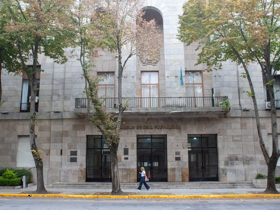 La banda opera a metros de la Municipalidad, según se corroboró en la investigación policial.