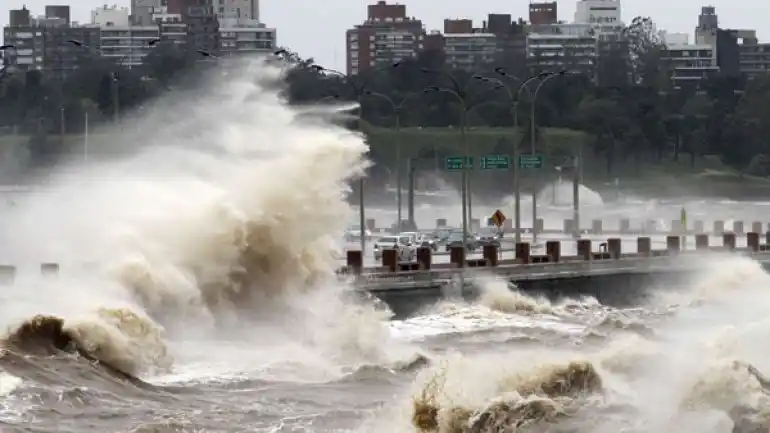 Inundaciones: Renovaron el alerta en territorio bonaerense por lluvias y sudestada