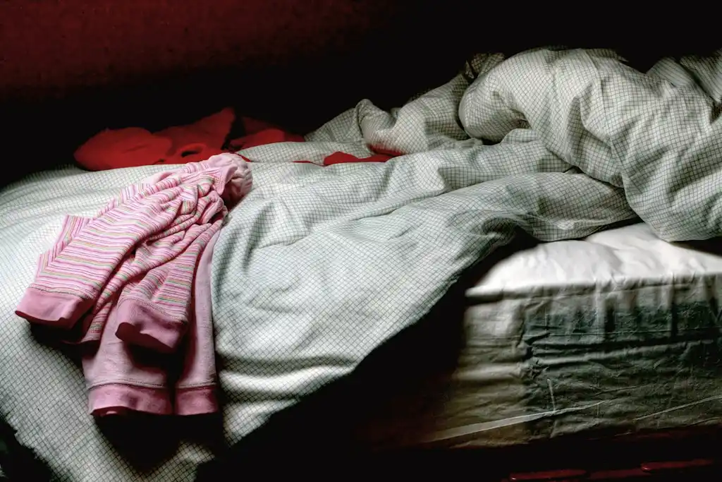 Abusaron reiteradamente de una menor, con la complicidad de su propia madre