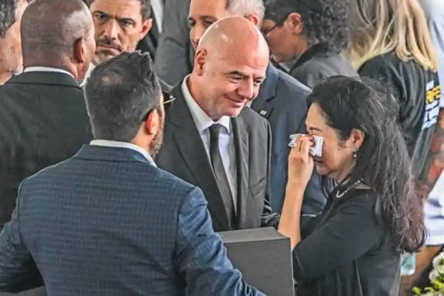 Infantino: "Las generaciones futuras deben saber quién fue Pelé"