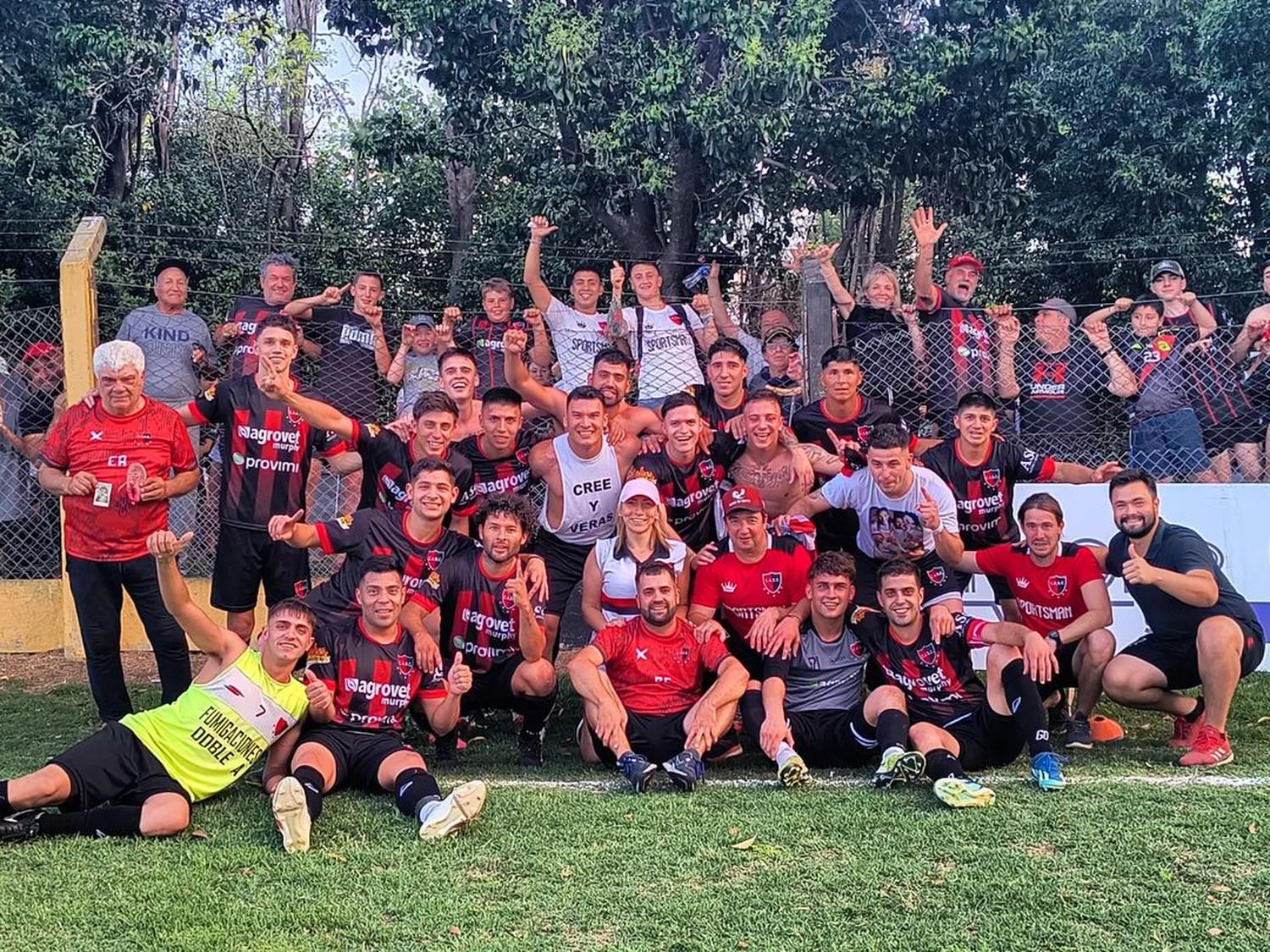 El Sangre y Luto está de fiesta. Carmelense se metió entre los mejores cuatro del torneo.