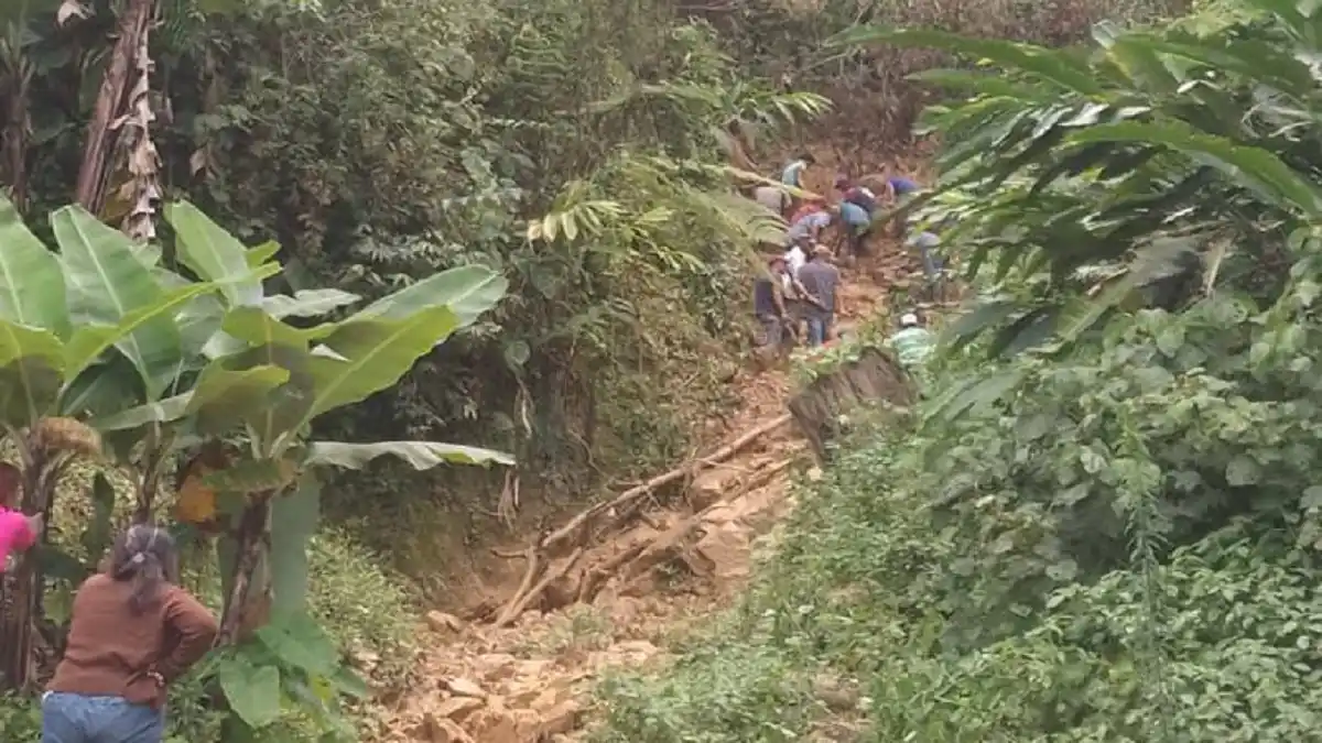 ¡TRISTE! Deslizamiento de tierra causa la muerte de un adolescente
