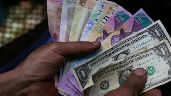 El DÓLAR PARALELO Y EL OFICIAL compiten para hacernos cada vez más pobres