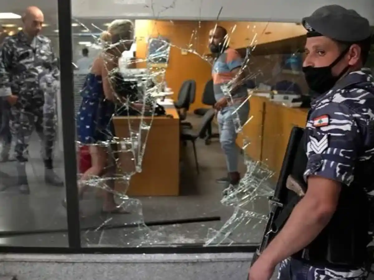 Bancos del Líbano cerrarán por 3 días en medio de una oleada de ataques armados