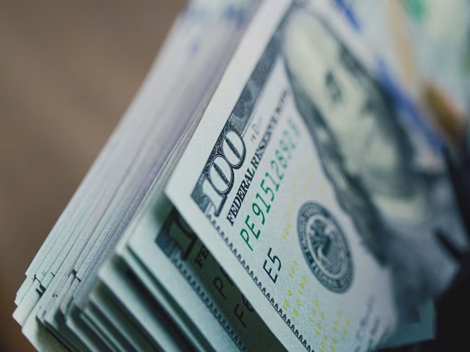 Qué va a pasar con el dólar después de las elecciones, según los 10 analistas más precisos que consulta el Banco Central