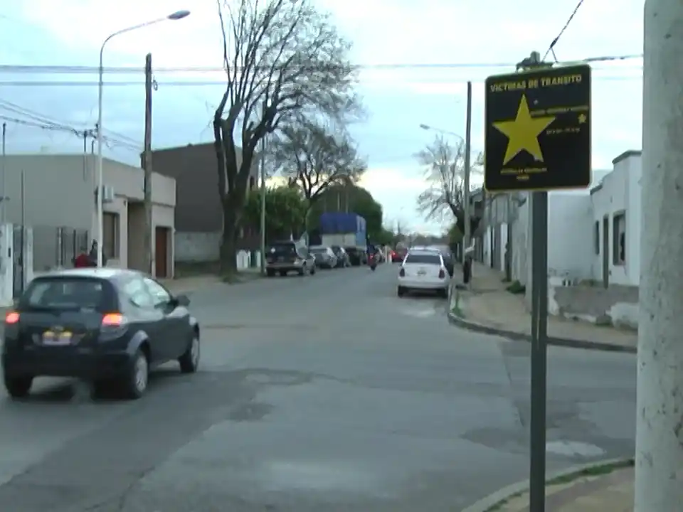 Comenzaron a colocar carteles de Estrellas Amarillas en la vía pública
