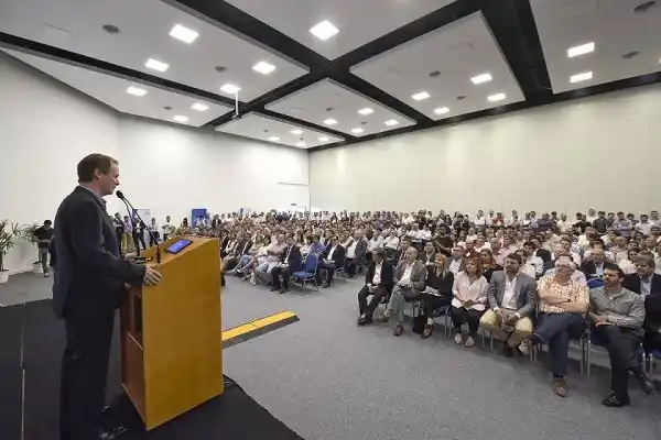 El gobernador Bordet anunció una reforma fiscal y tributaria