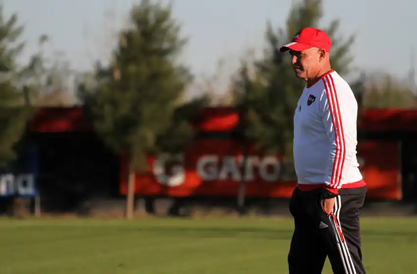 Llop evalúa tres cambios para visitar a River