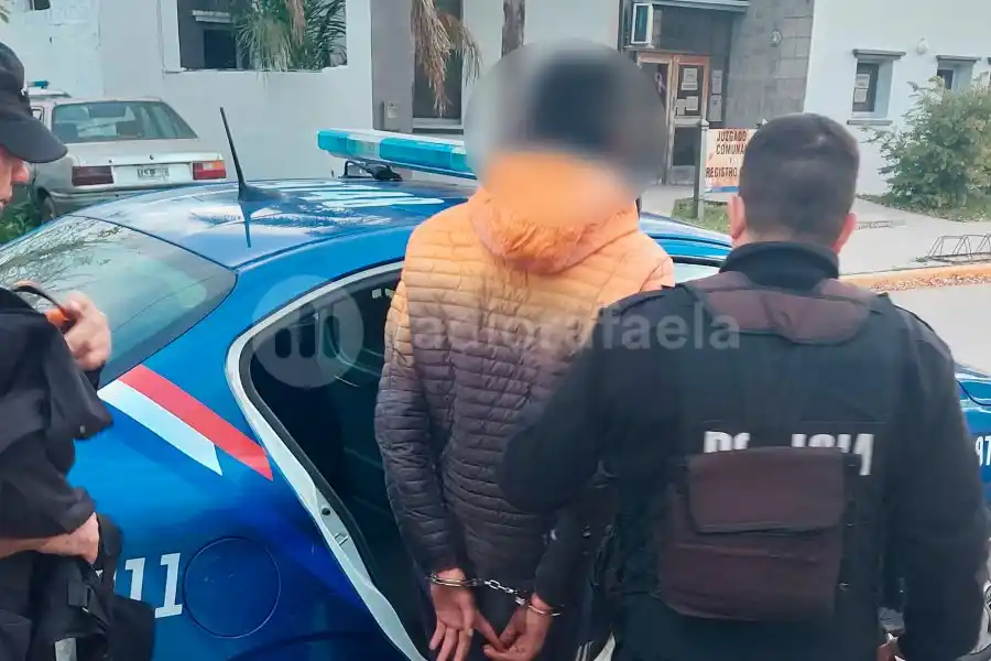 Sacó a pasear un televisor que no era suyo y lo agarraron