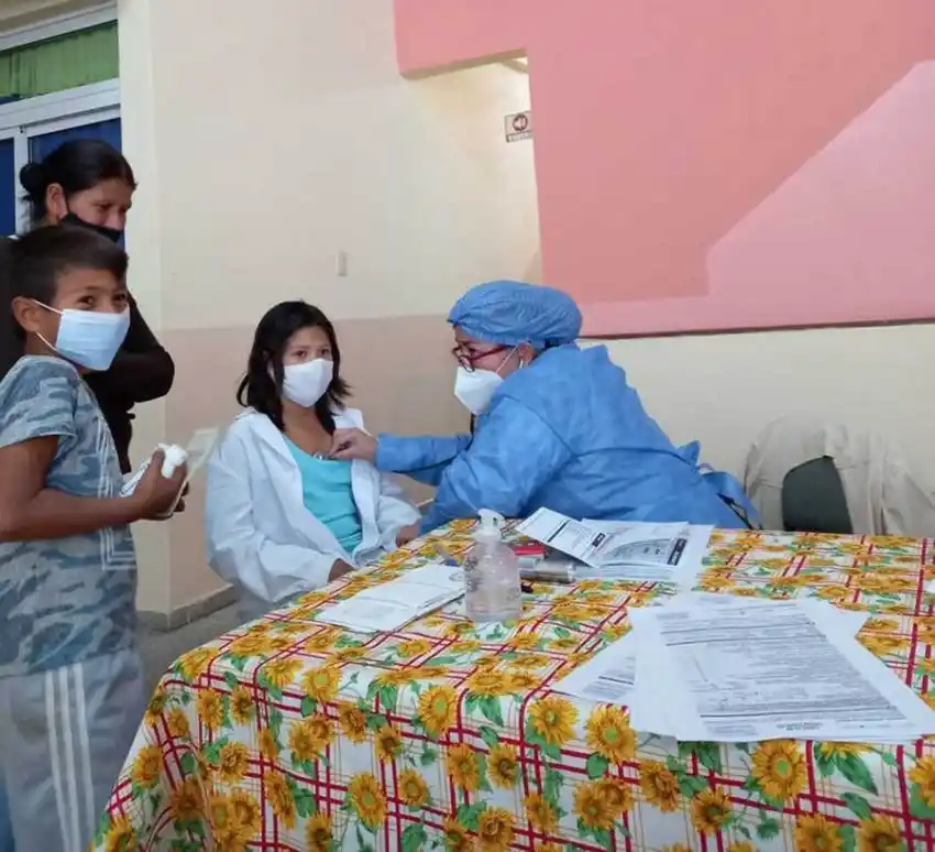 Exámenes integrales de salud a alumnos de la Escuela Normal