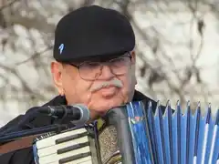 Larroque: Ricardo Elena, una vida entre la música, el periodismo y el afecto popular