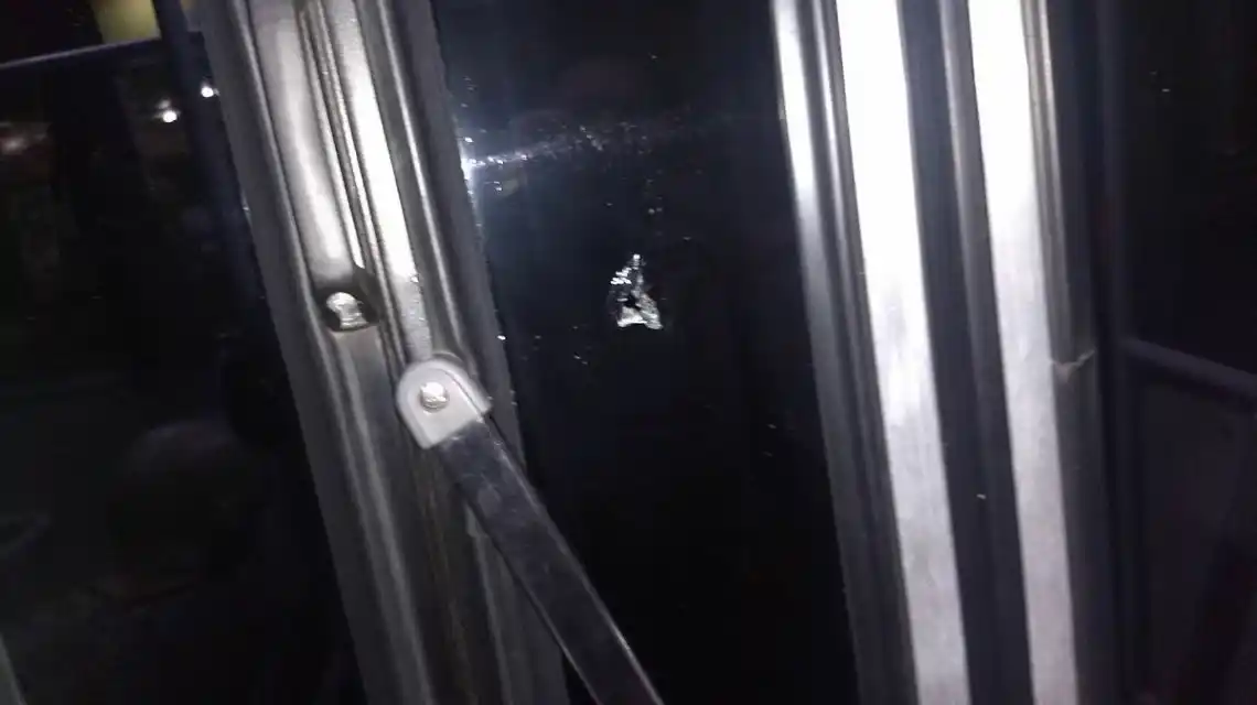 Ataque a balazos a colectivo de la línea 110