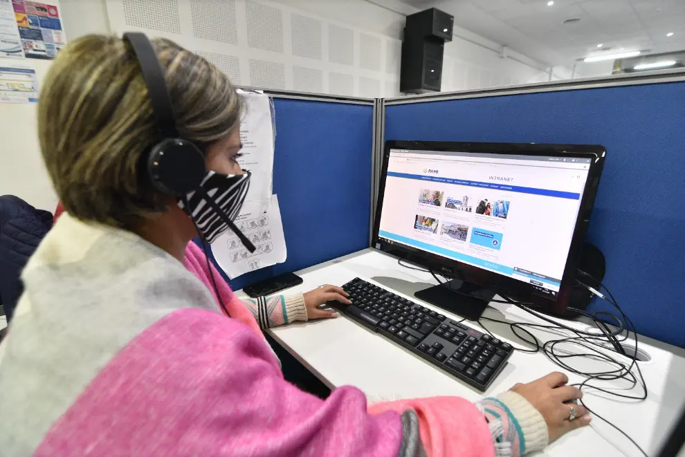 "PAMI escucha": Pese a alta demanda, la línea telefónica de atención redujo el tiempo de espera