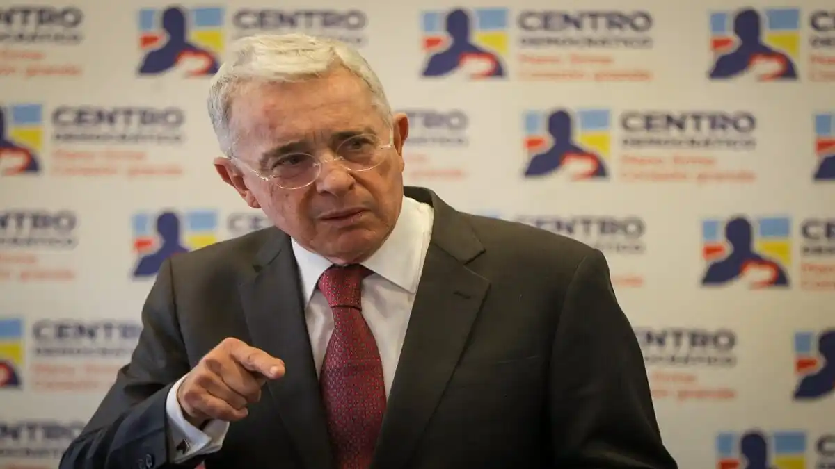 QUE SE VEAN EN EL ESPEJO DE Argentina: advierte Uribe sobre nuevo sistema de pensiones en Colombia