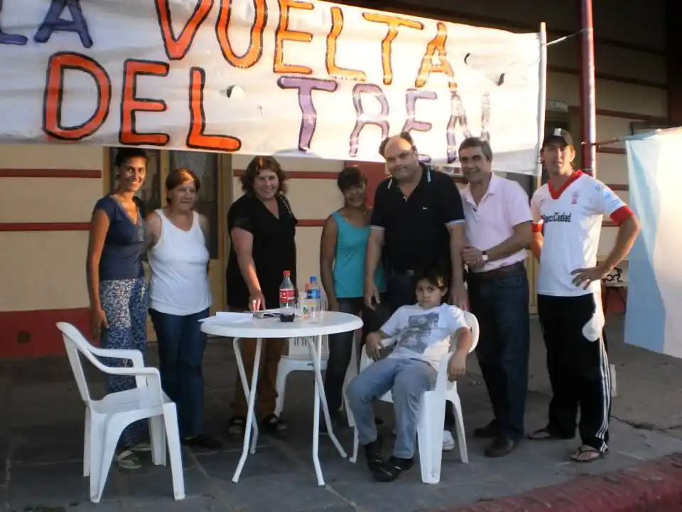 Piden por la vuelta del tren que une Saladillo con Lobos y que se implemente un servicio estudiantil