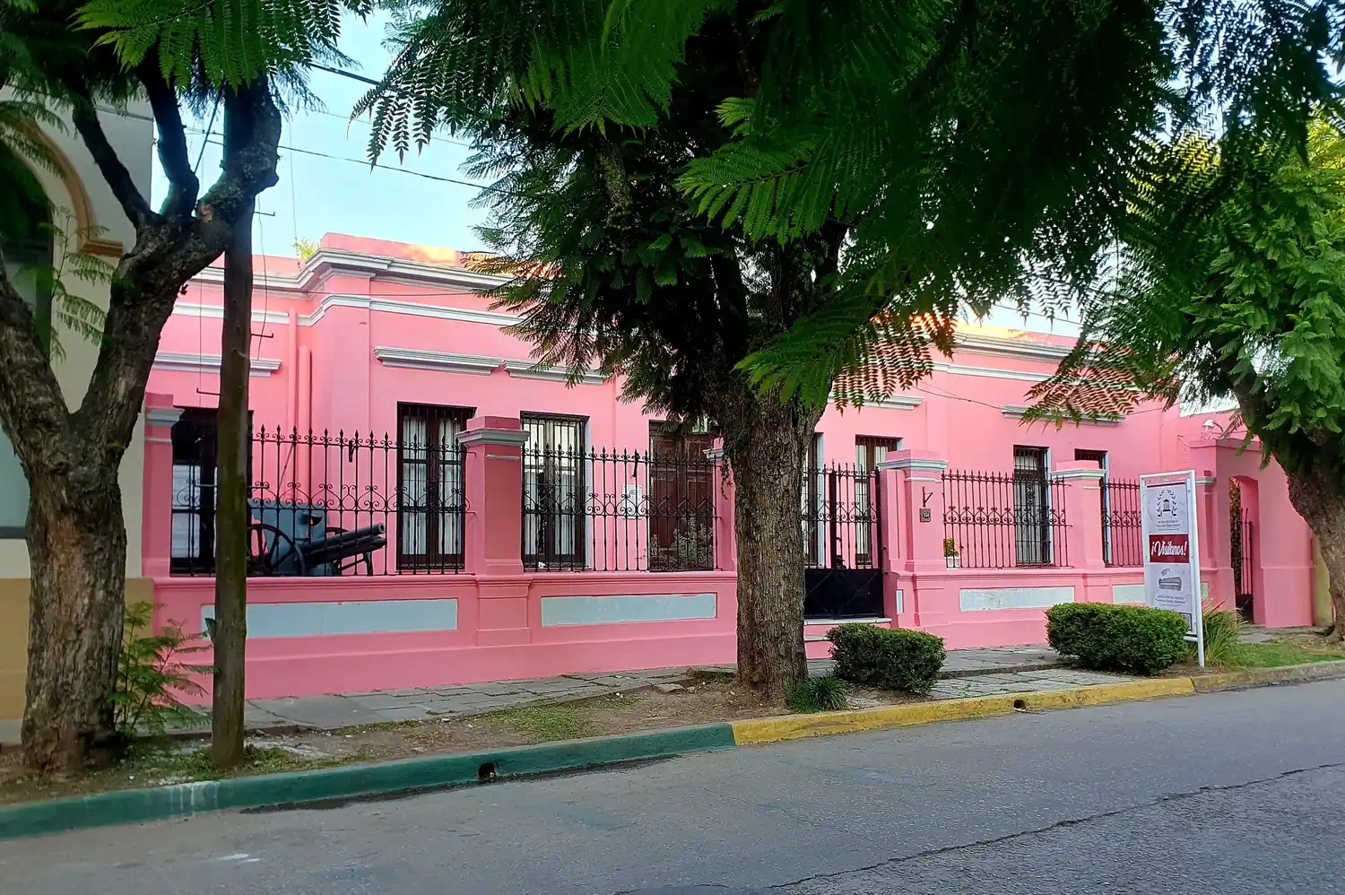 El frente del Museo Histórico Regional fue pintado con fondos propios