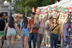 Con el foco en los emprendedores locales, el Mercado Navideño tuvo su gran debut en la Diagonal Illia