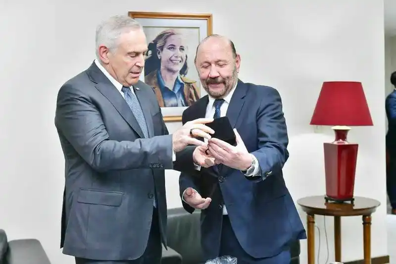Insfrán recibió la visita del embajador de EE. UU.
