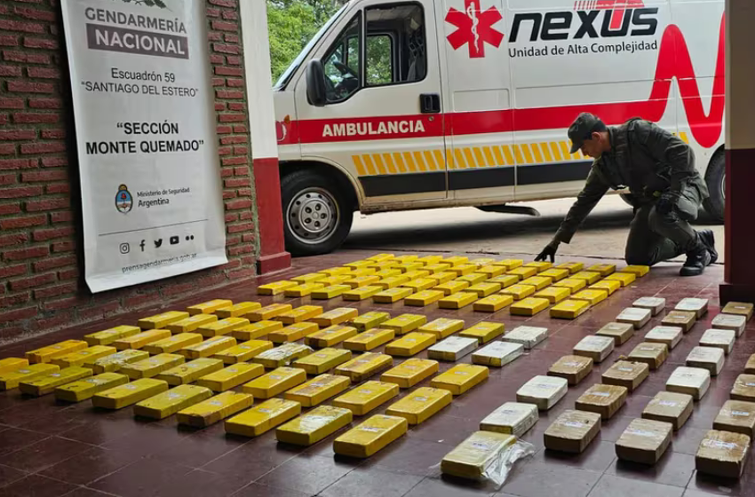 Intentaban trasladar 134 kilos de cocaína en una ambulancia y fueron detenidos