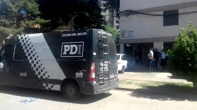 Investigan la muerte de una mujer que cayó de un edificio