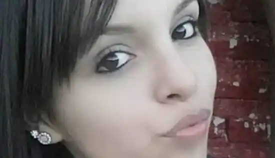 Se asomó al balcón para rogar por la vida de su novio y la balearon