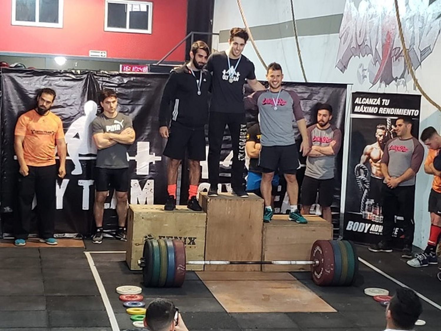 Se realizó un torneo de levantamiento de pesas para atletas de crossfit