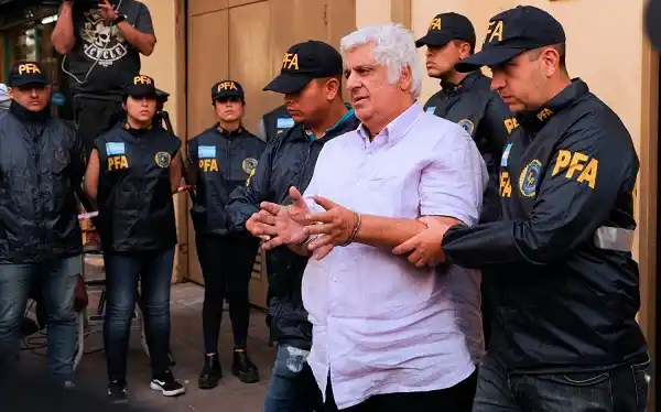 “Me tendrían que dar una medalla porque hace 50 años que trabajo por el país"