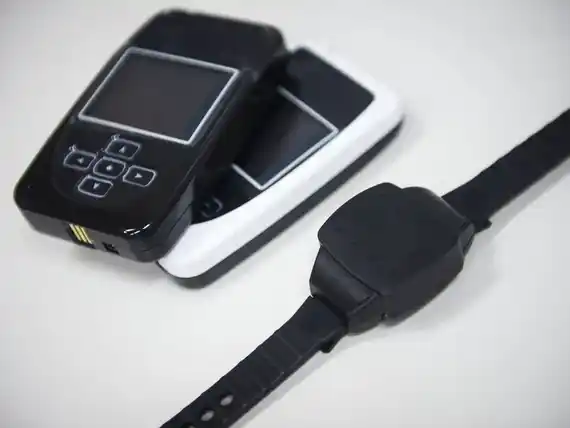 Qué es y cómo funciona la tobillera electrónica que usará Cristina Kirchner