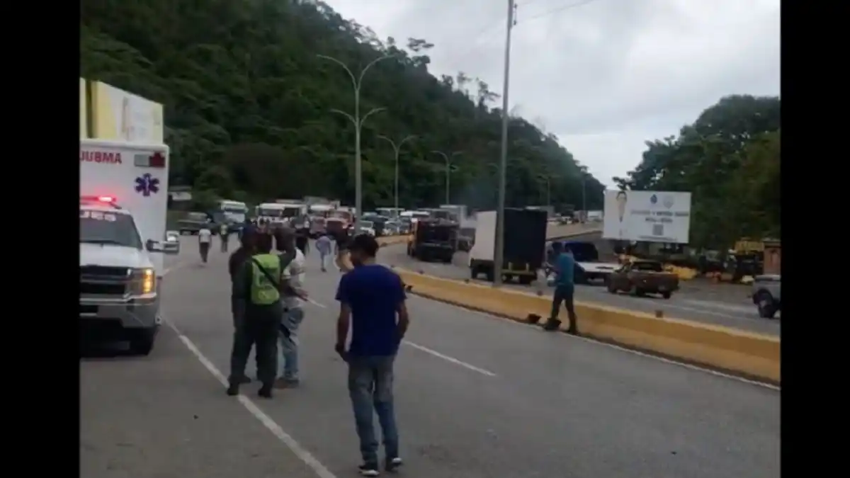 Un muerto y 27 heridos deja accidente en la Autopista Regional del Centro (+VIDEO)