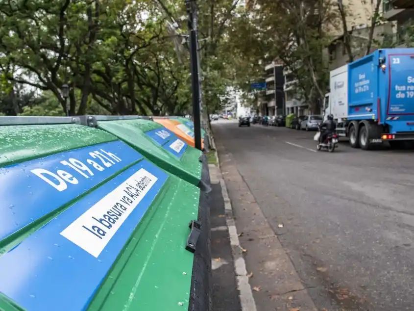 Rosario incorpora contenedores y camiones recolectores y el municipio lanza una campaña de concientización protagonizada por personajes de Fontanarrosa