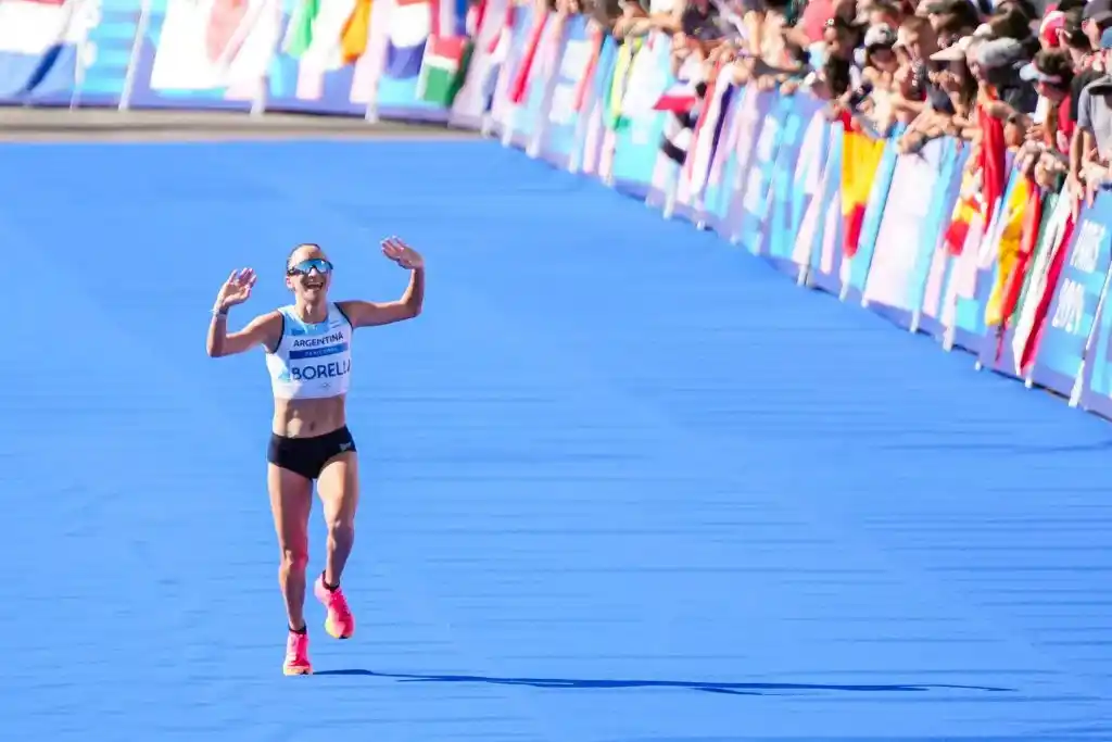 Florencia Borelli completó el maratón olímpico en París con un muy buen tiempo.