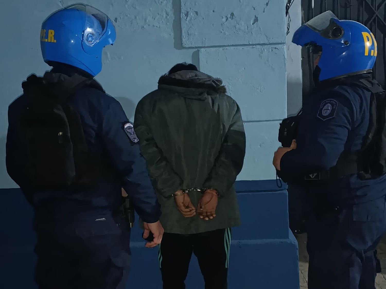 Amenazó a la policía con un arma mientras huía: lo detuvieron y hallaron una réplica