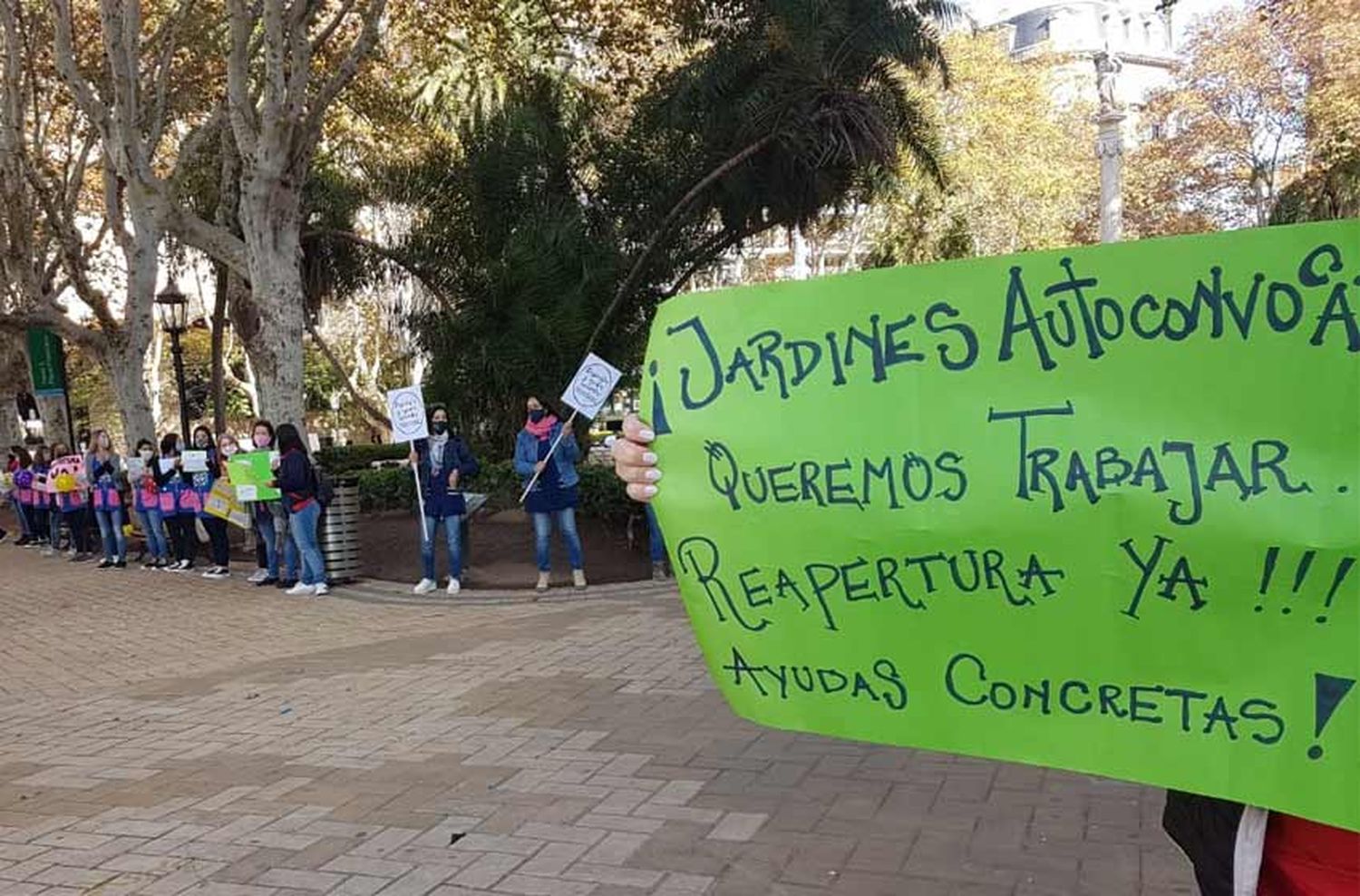 Nutrida movilización de docentes de jardines maternales: piden volver a las clases presenciales