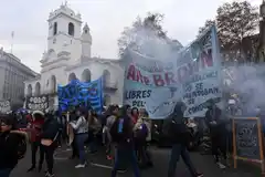 Piqueteros protestaron en Plaza de Mayo y reclamaron un bono de 20 mil pesos