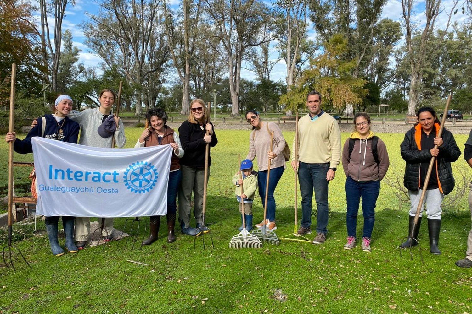 Invitan a participar de la séptima jornada de extracción de repollitos de agua en la laguna