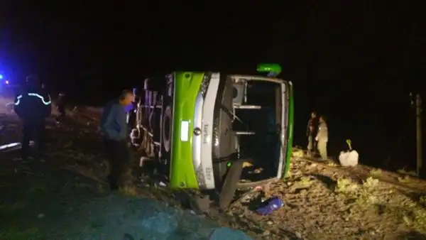 Tragedia en Mendoza: 19 muertos por el vuelco de un micro que iba a Chile