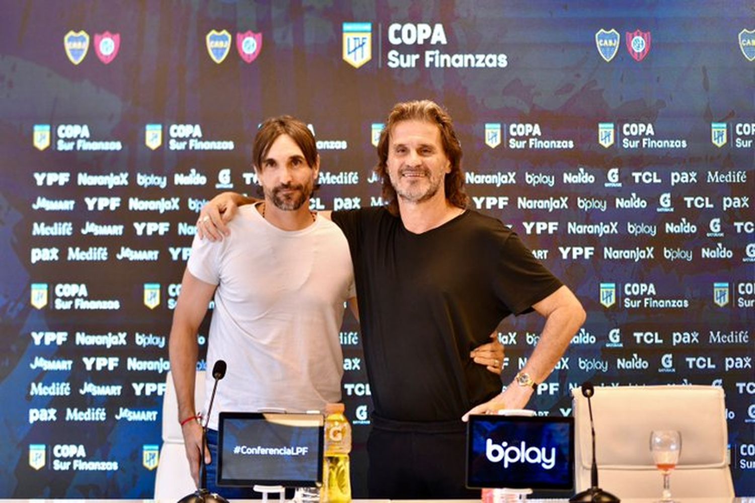 Martínez e Insúa, en una charla a puro fútbol.