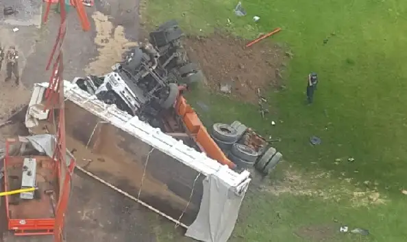 Camionero murió al caer desde el puente Zárate–Brazo Largo