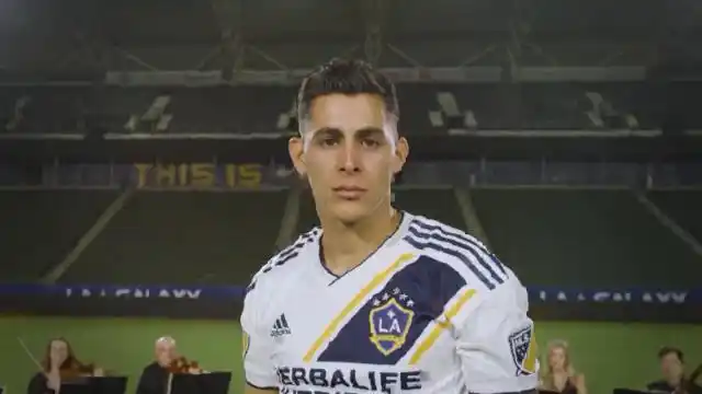 Cristian Pavón fue presentado con bombos y platillos en Los Ángeles Galaxy
